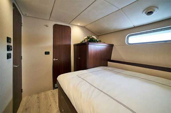Expedition Yacht Circa Guest Cabin