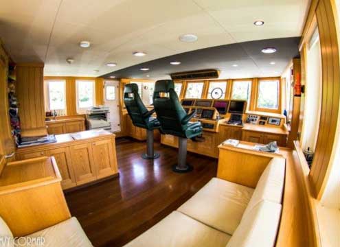 Expedition Yacht for Sale Helm