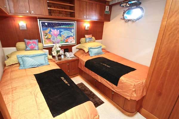 Inace 95 Twin Stateroom